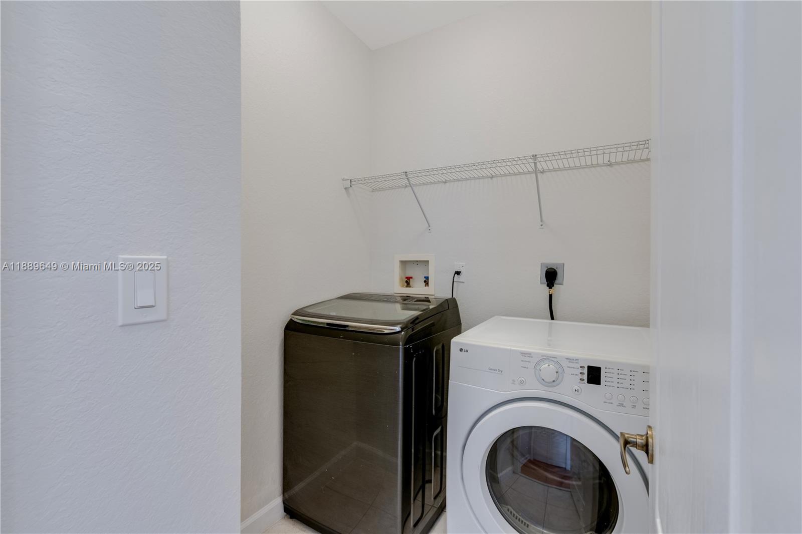 ISLANDS AT DORAL NORTHWES - Residential