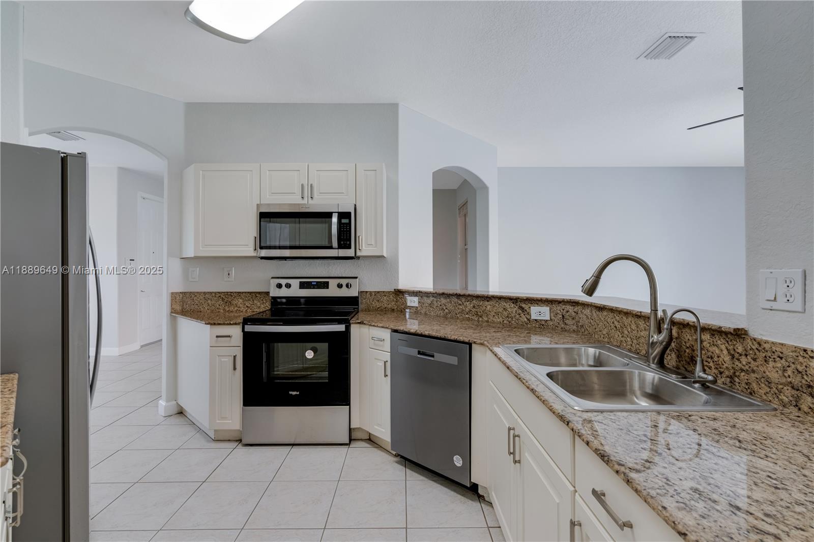 ISLANDS AT DORAL NORTHWES - Residential