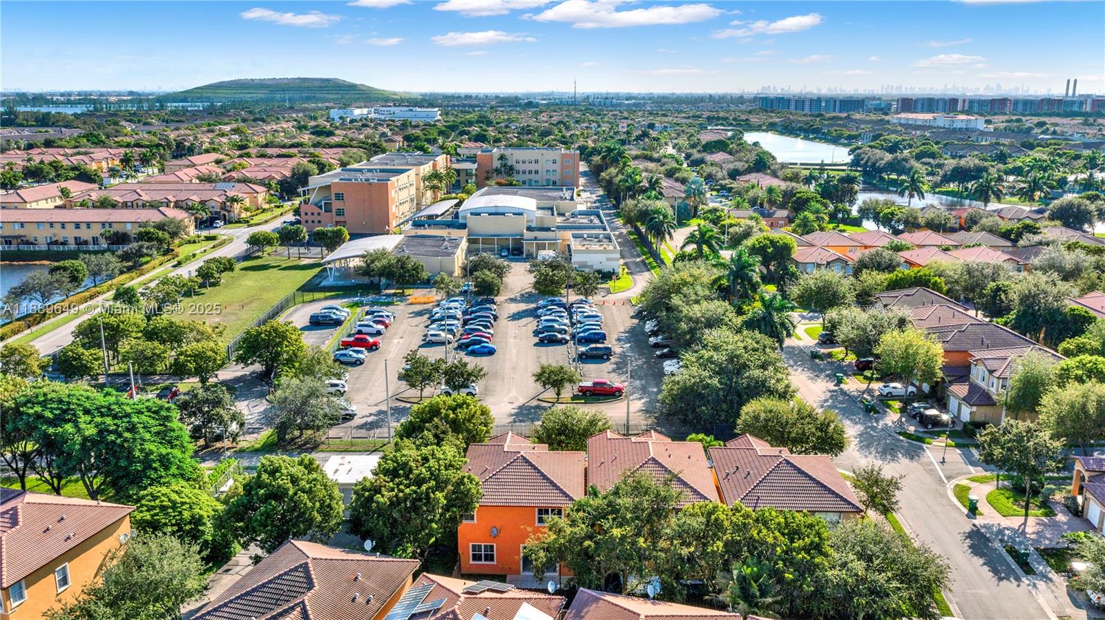 ISLANDS AT DORAL NORTHWES - Residential