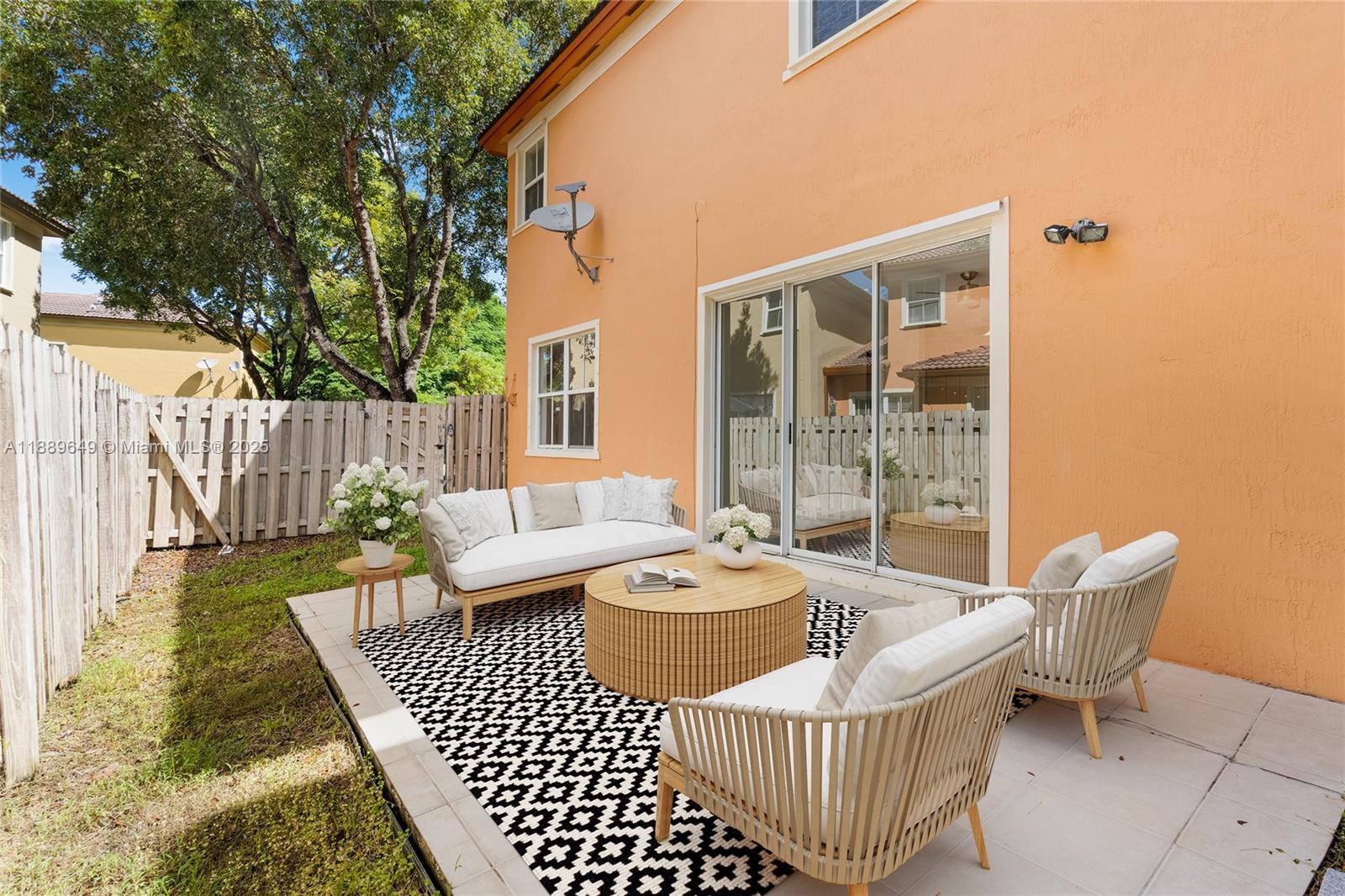 ISLANDS AT DORAL NORTHWES - Residential