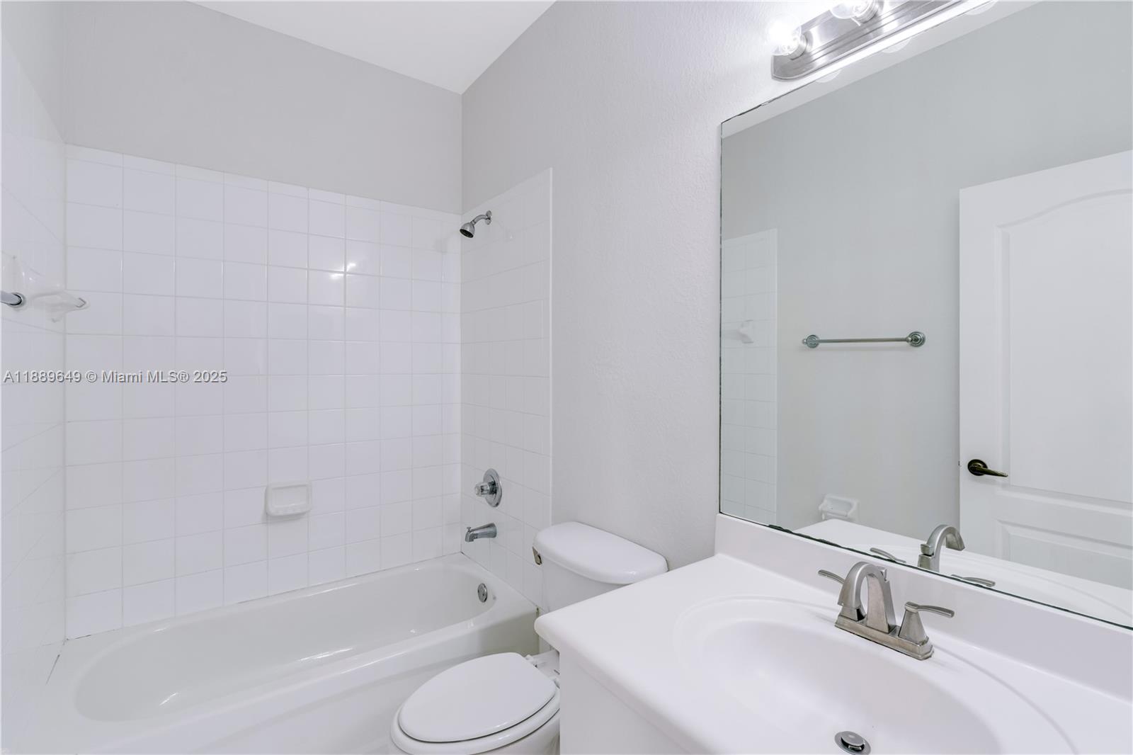 ISLANDS AT DORAL NORTHWES - Residential