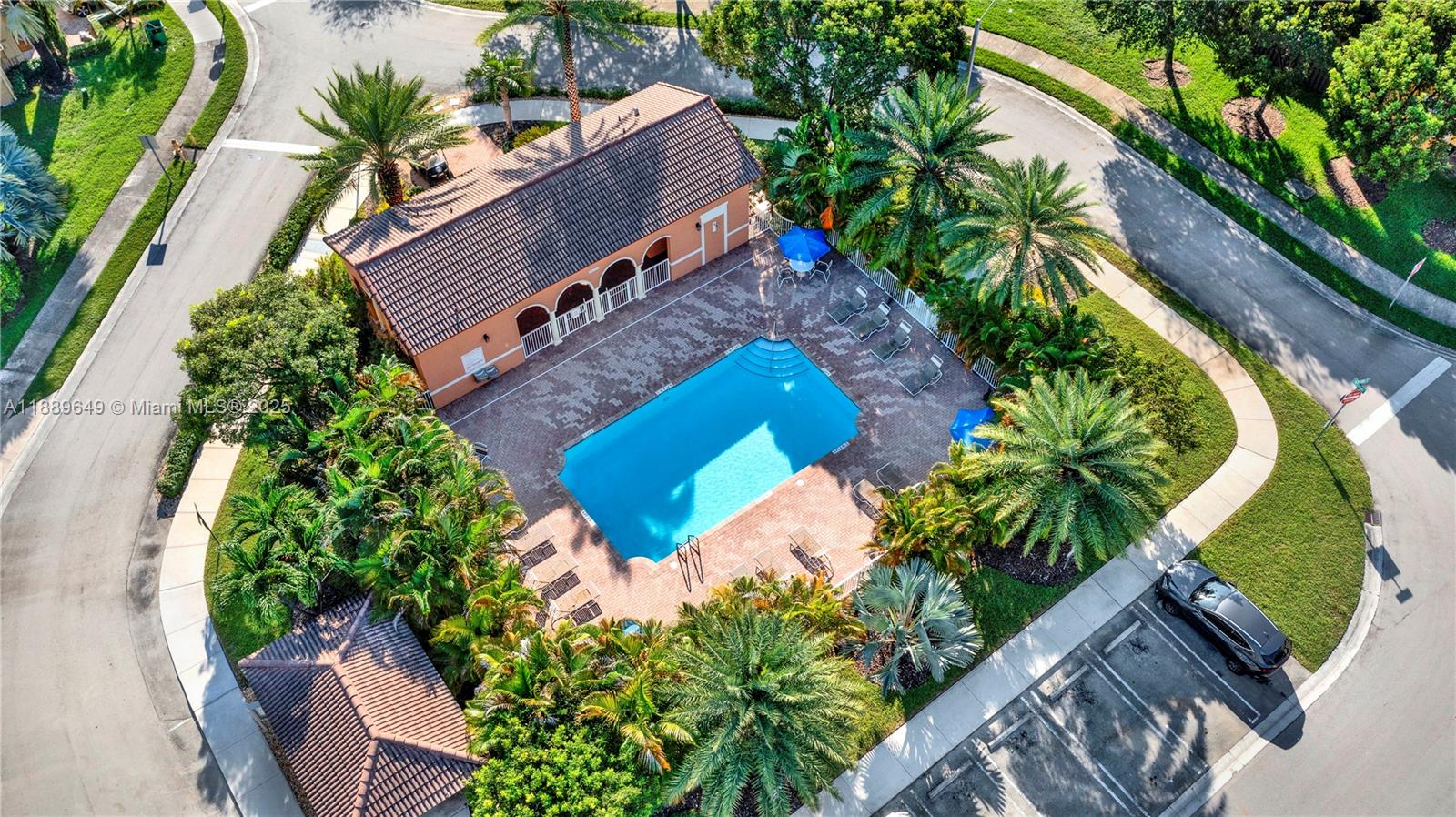 ISLANDS AT DORAL NORTHWES - Residential