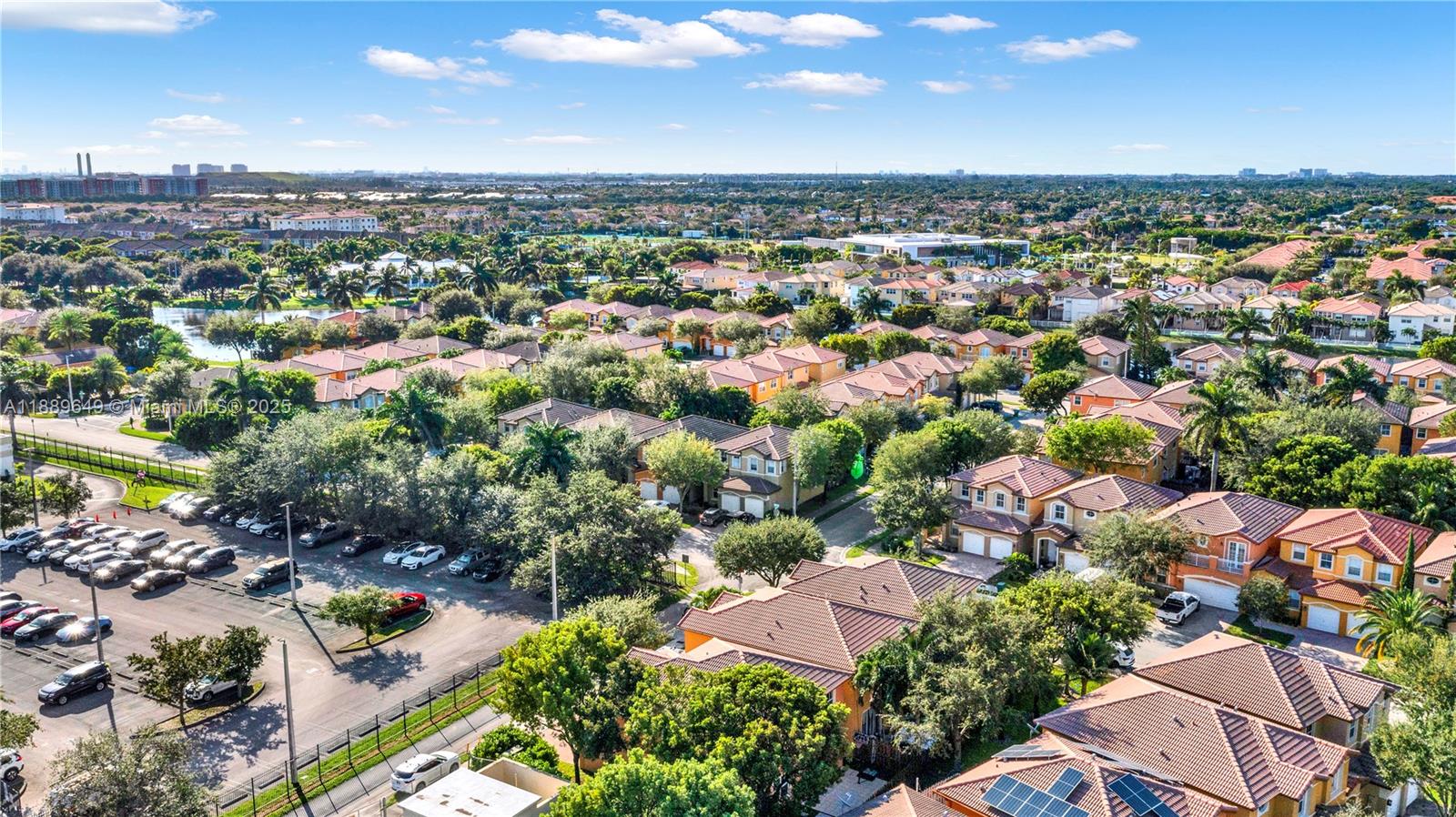ISLANDS AT DORAL NORTHWES - Residential
