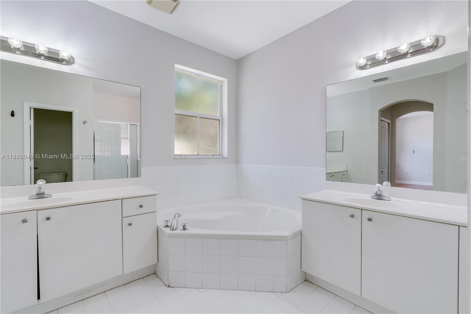 ISLANDS AT DORAL NORTHWES - Residential