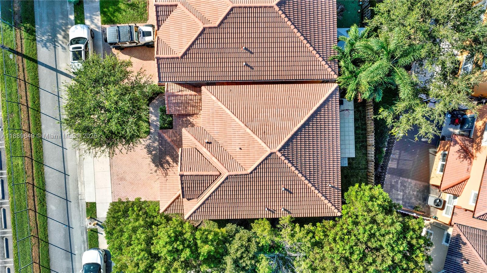 ISLANDS AT DORAL NORTHWES - Residential
