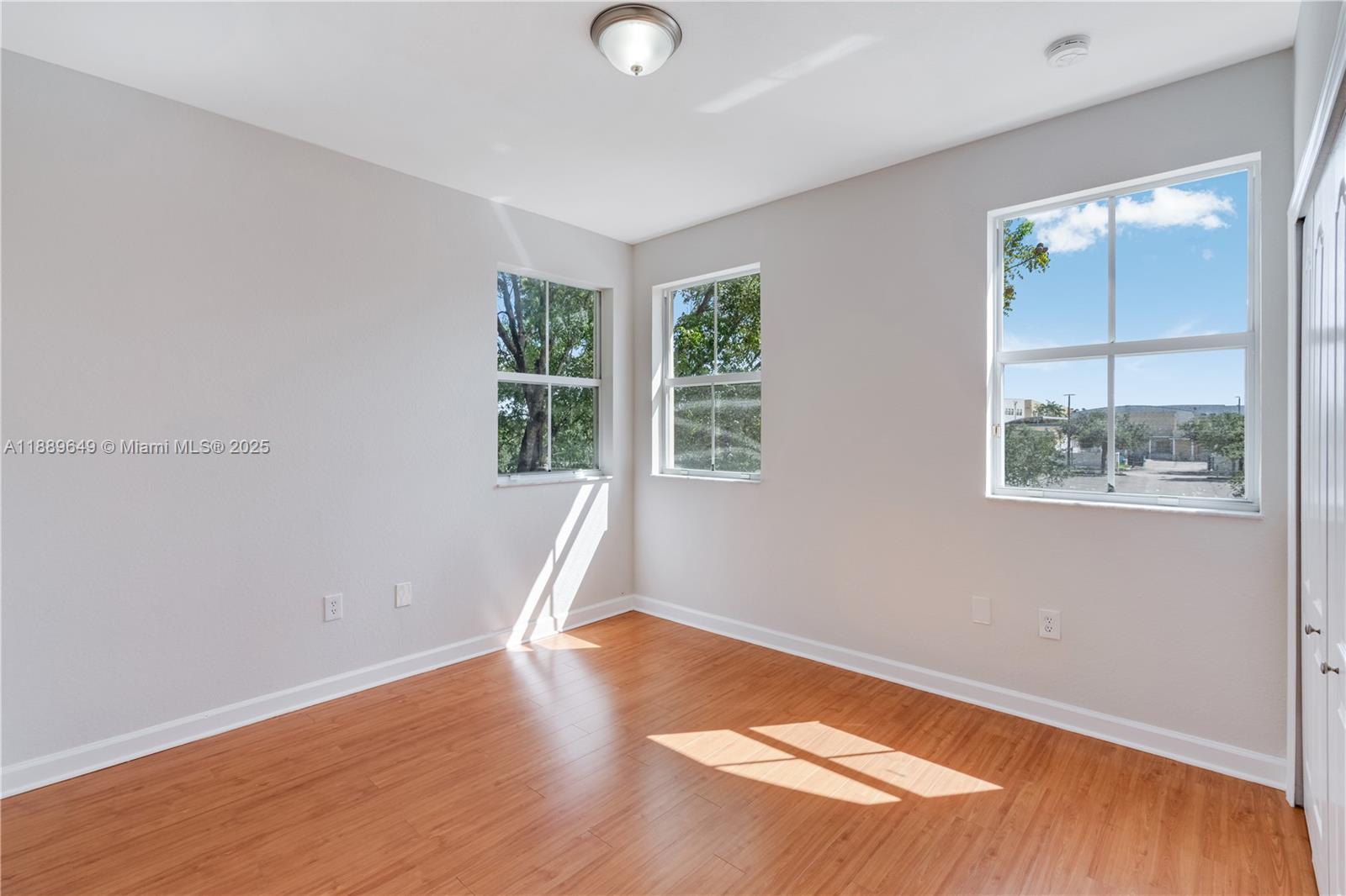 ISLANDS AT DORAL NORTHWES - Residential