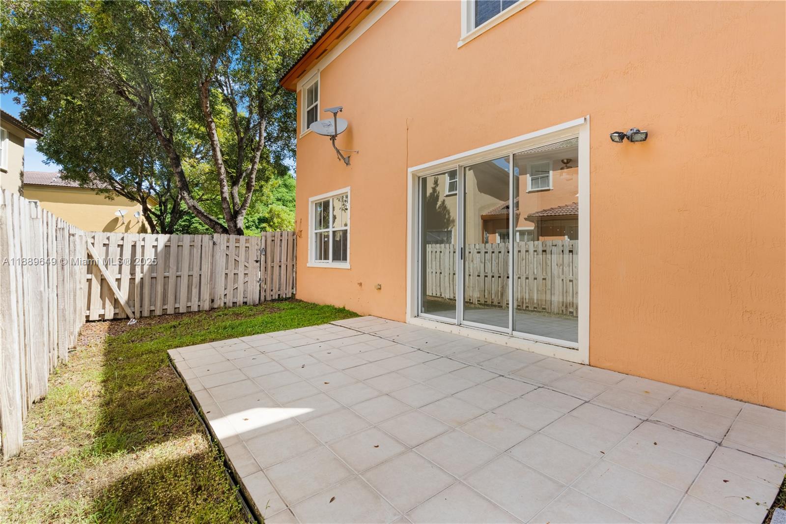 ISLANDS AT DORAL NORTHWES - Residential