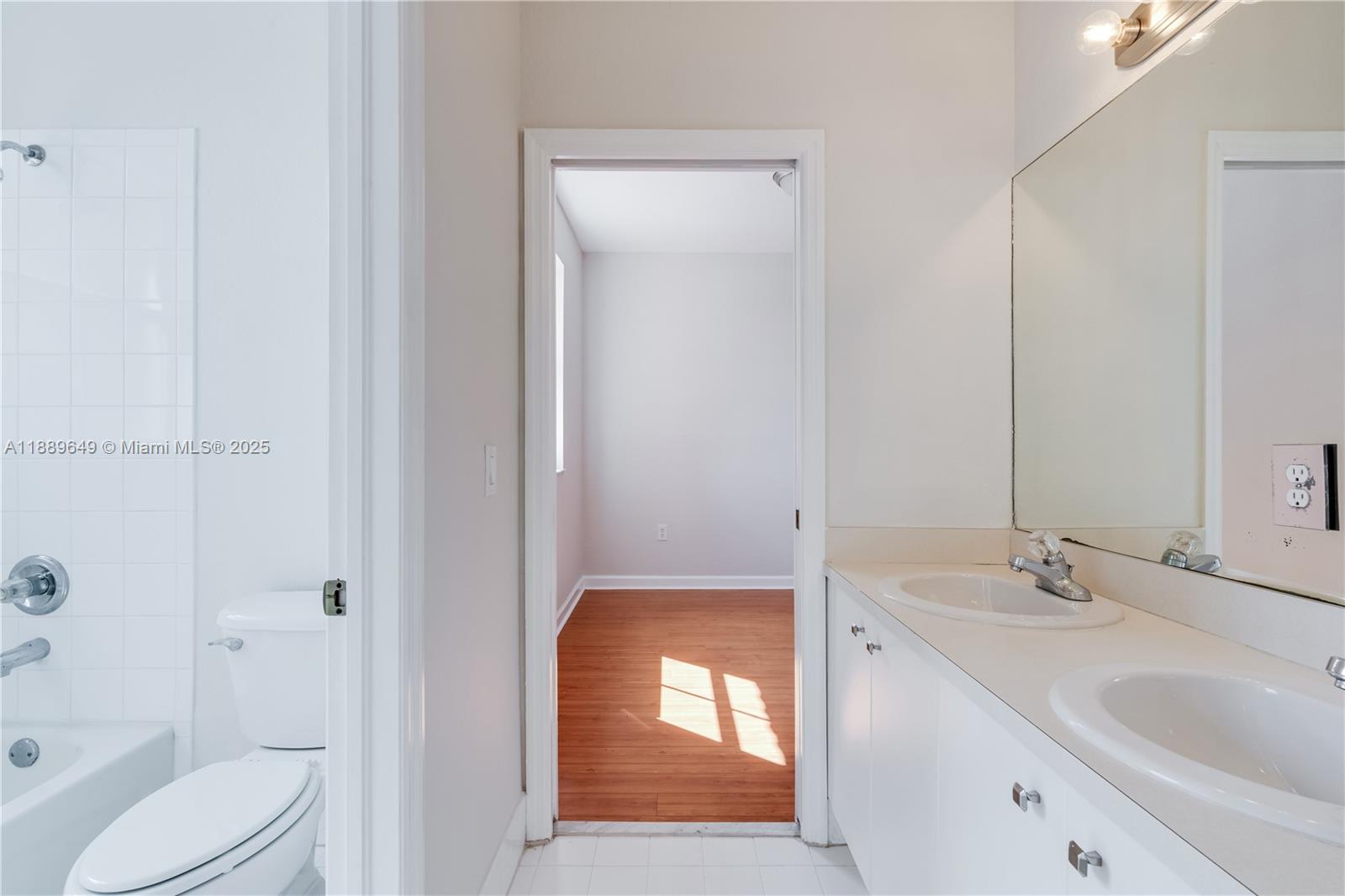 ISLANDS AT DORAL NORTHWES - Residential