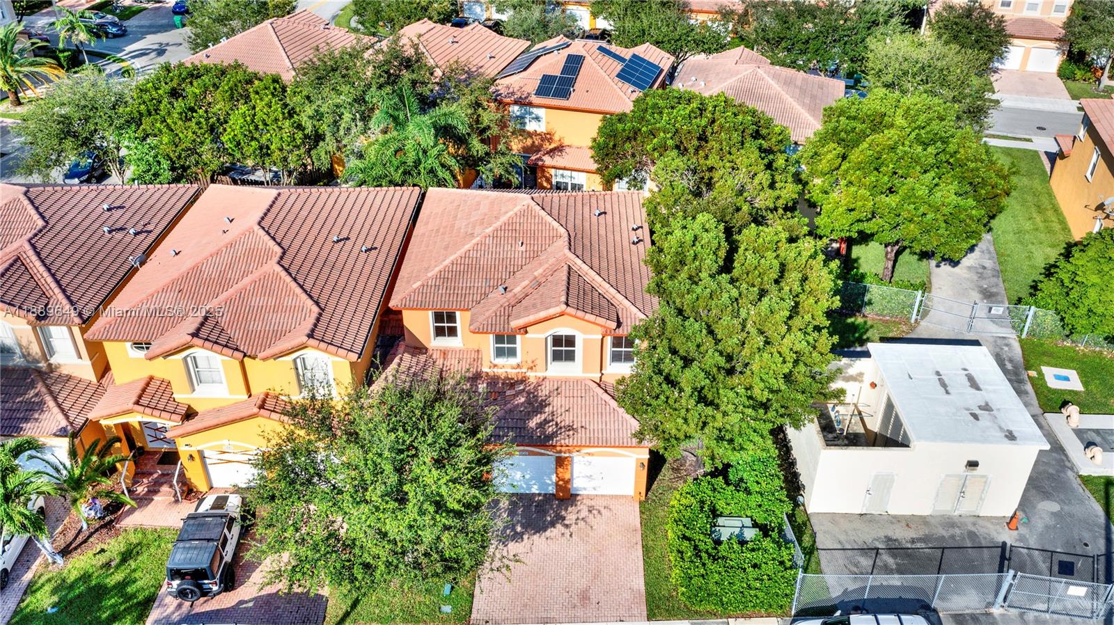ISLANDS AT DORAL NORTHWES - Residential