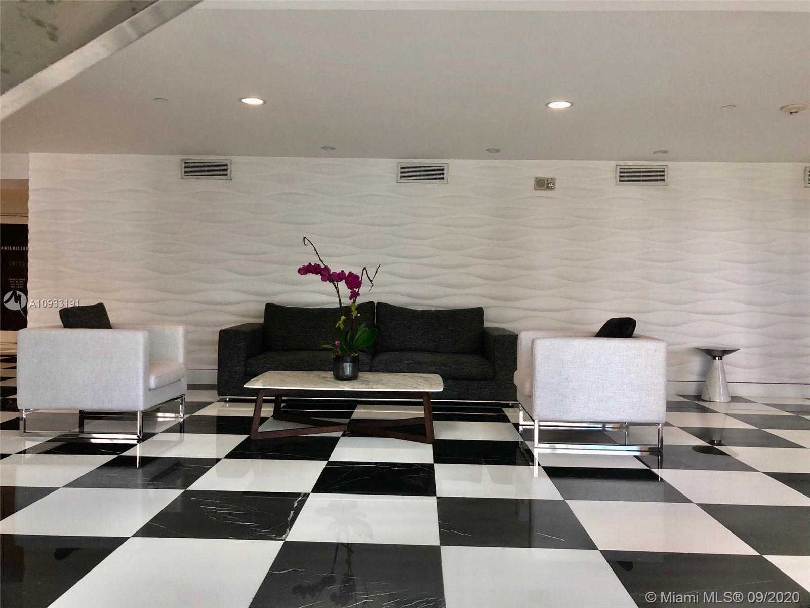 1800 CLUB CONDO - Residential Lease