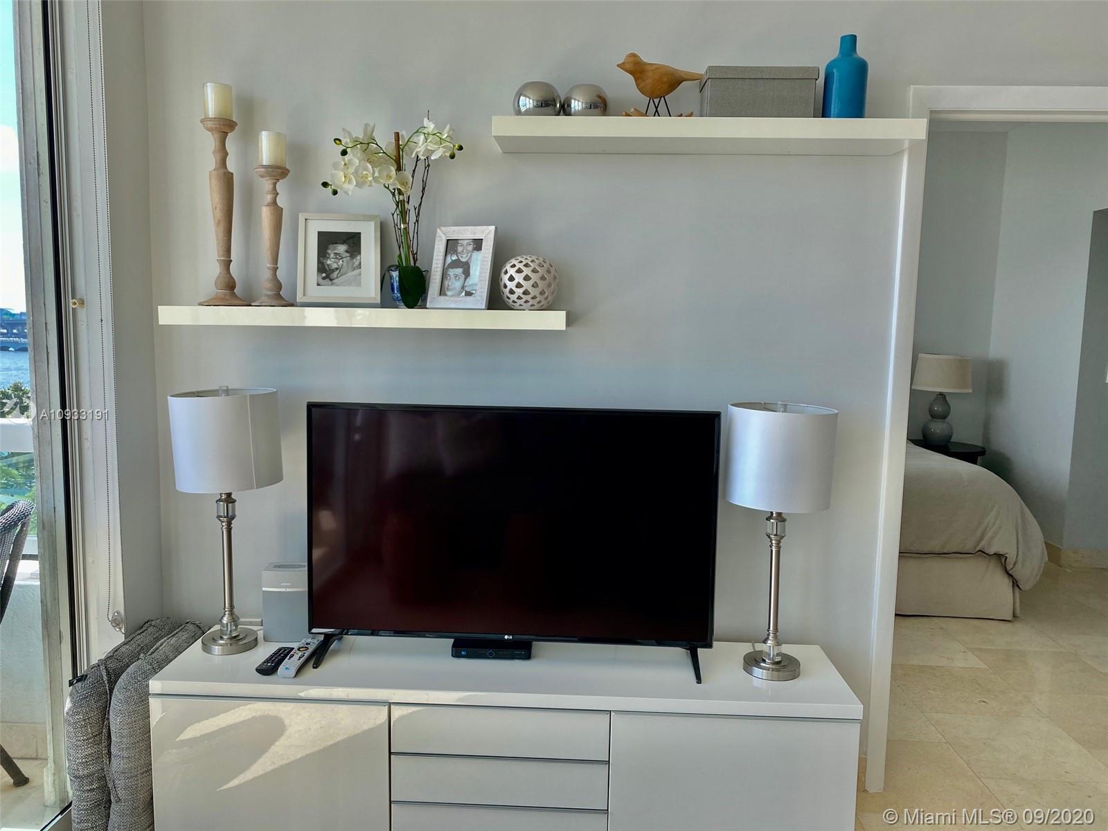 1800 CLUB CONDO - Residential Lease