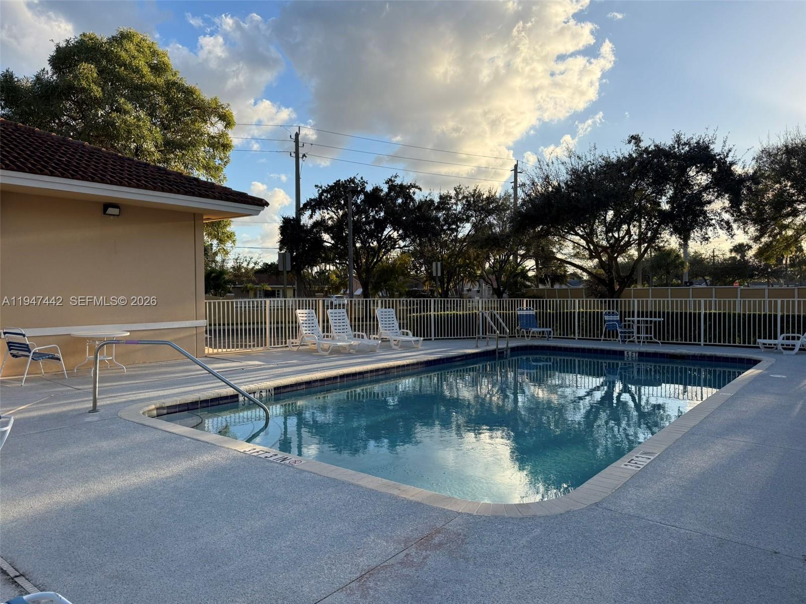 NOB HILL LANDINGS CONDOMI - Residential