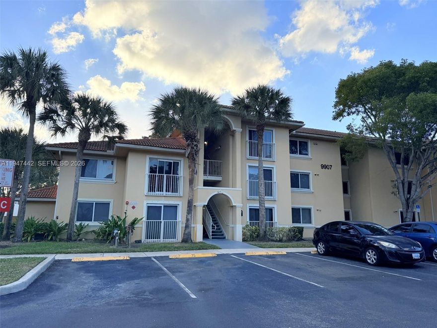 Spacious 1BD/1BA condo in Tamarac. Features modern laminate floors, in-unit washer/dryer, and plenty of natural light. Move-in ready won’t last! Great for investors: can be rented right away with no waiting period.