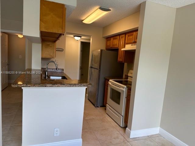 Beautiful 1/1!!!, Painted, lightly! great Location, minutes away from major expressways, Sawgrass Mills Mall!!! Easy to show!