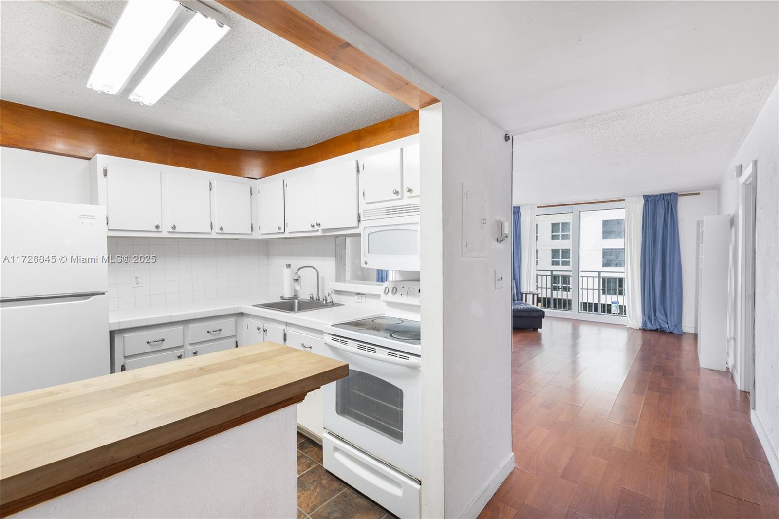 345 Ocean Dr 304
