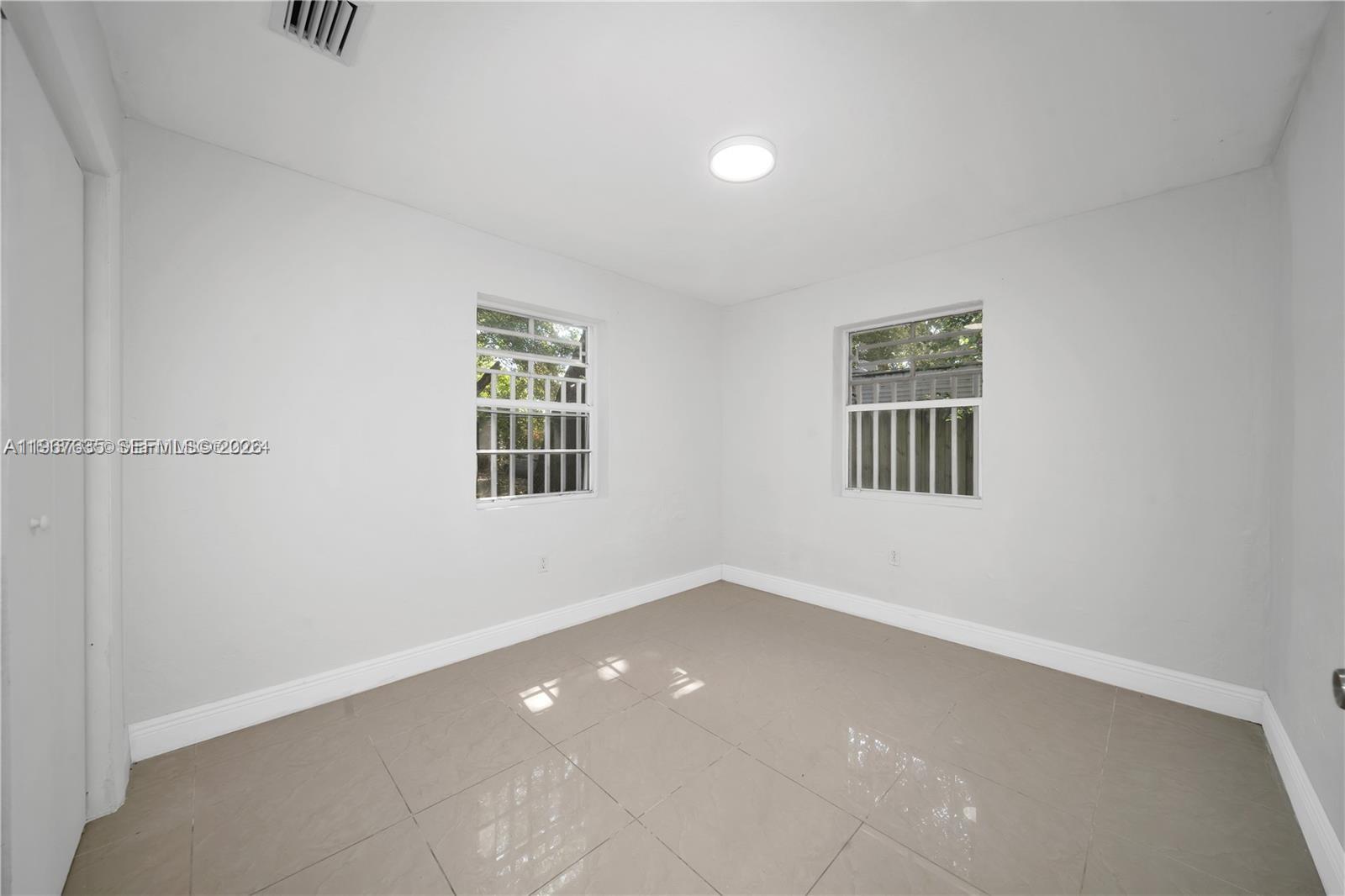 SANTRYS - Residential Lease