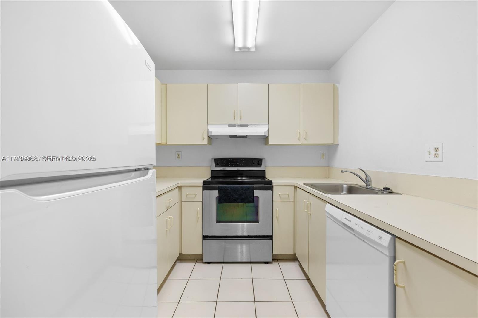 SAGA BAY TOWNHOMES 1ST AD - Residential