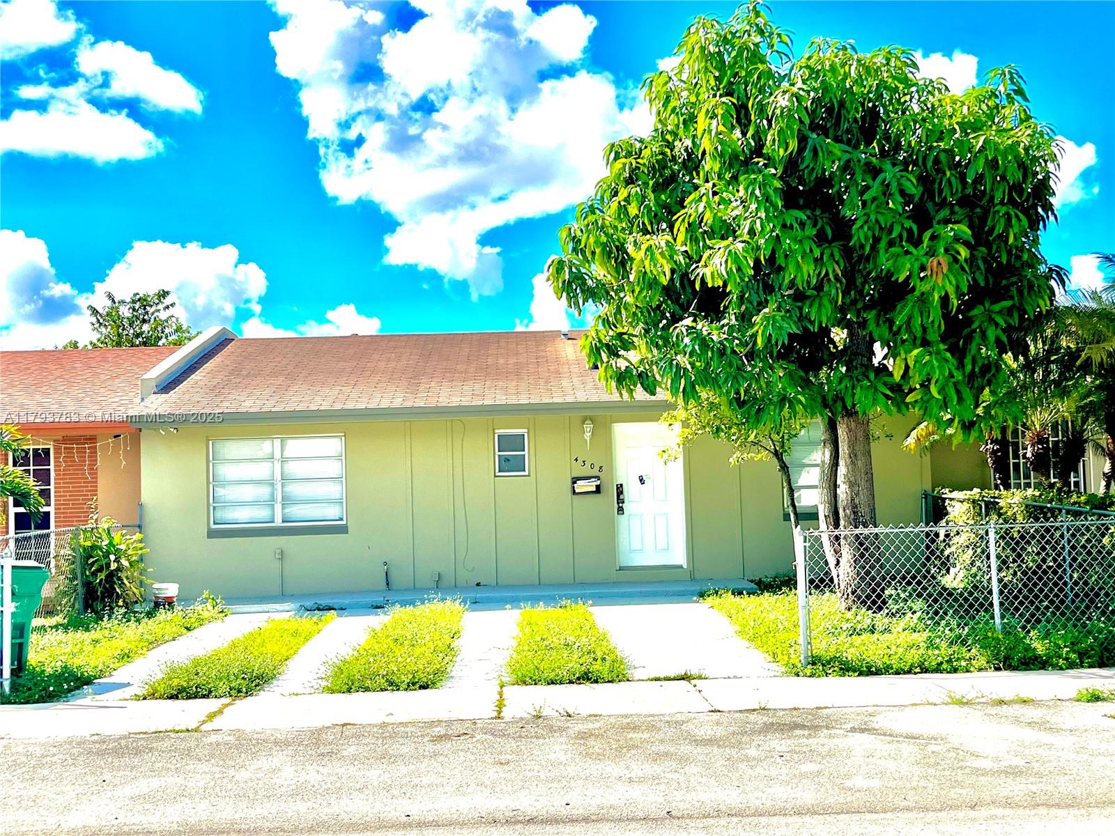 Rental Property at 4308 Sw 130th Ct 4308, Miami, Broward County, Florida - Bedrooms: 3 
Bathrooms: 1  - $2,850 MO.