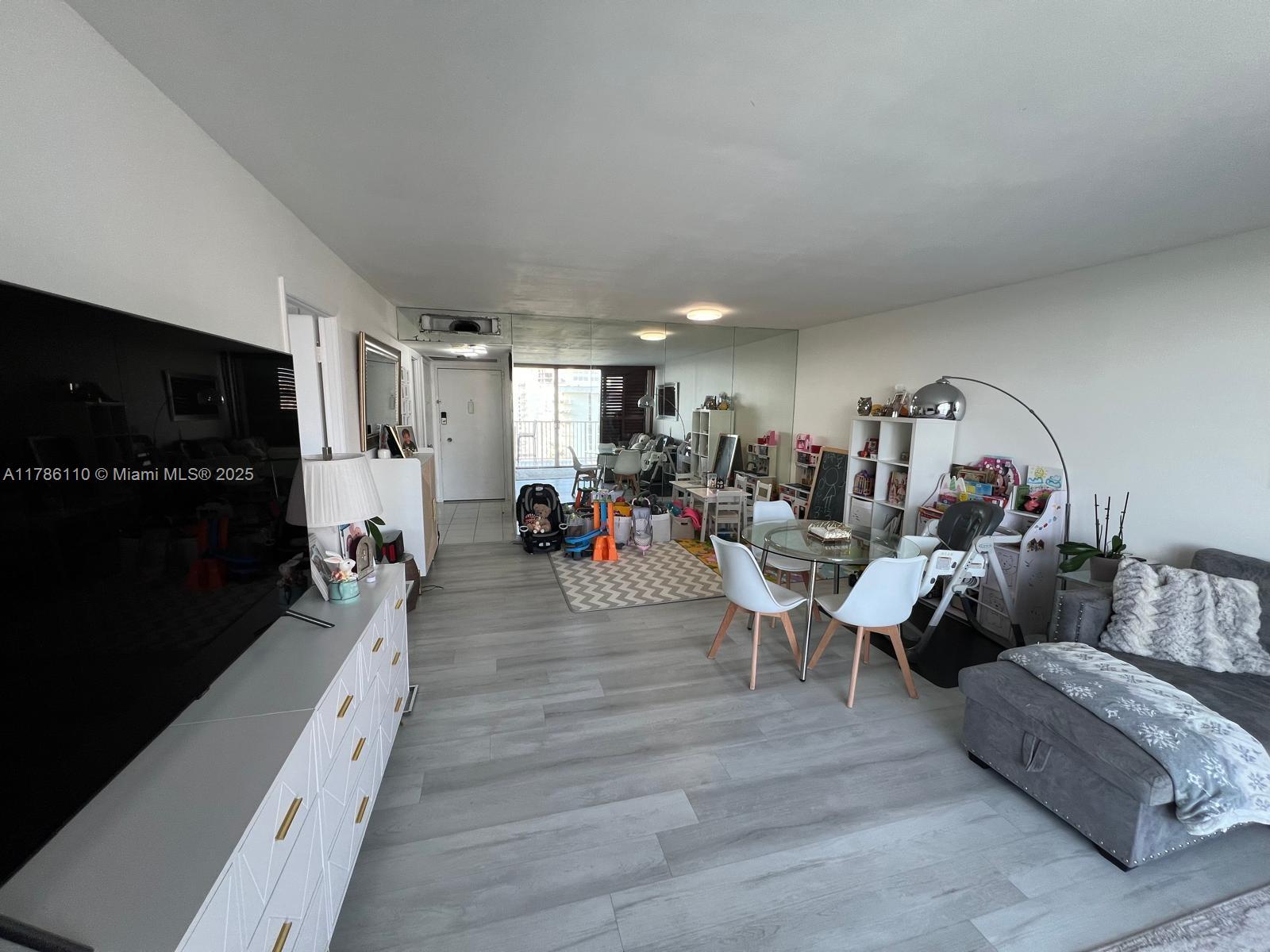 5838 Collins Ave 14F