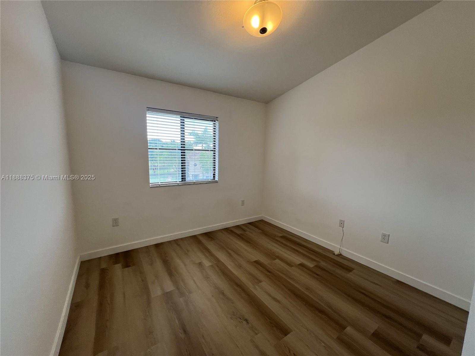 THE COURTS AT BAYSHORE II - Residential Lease