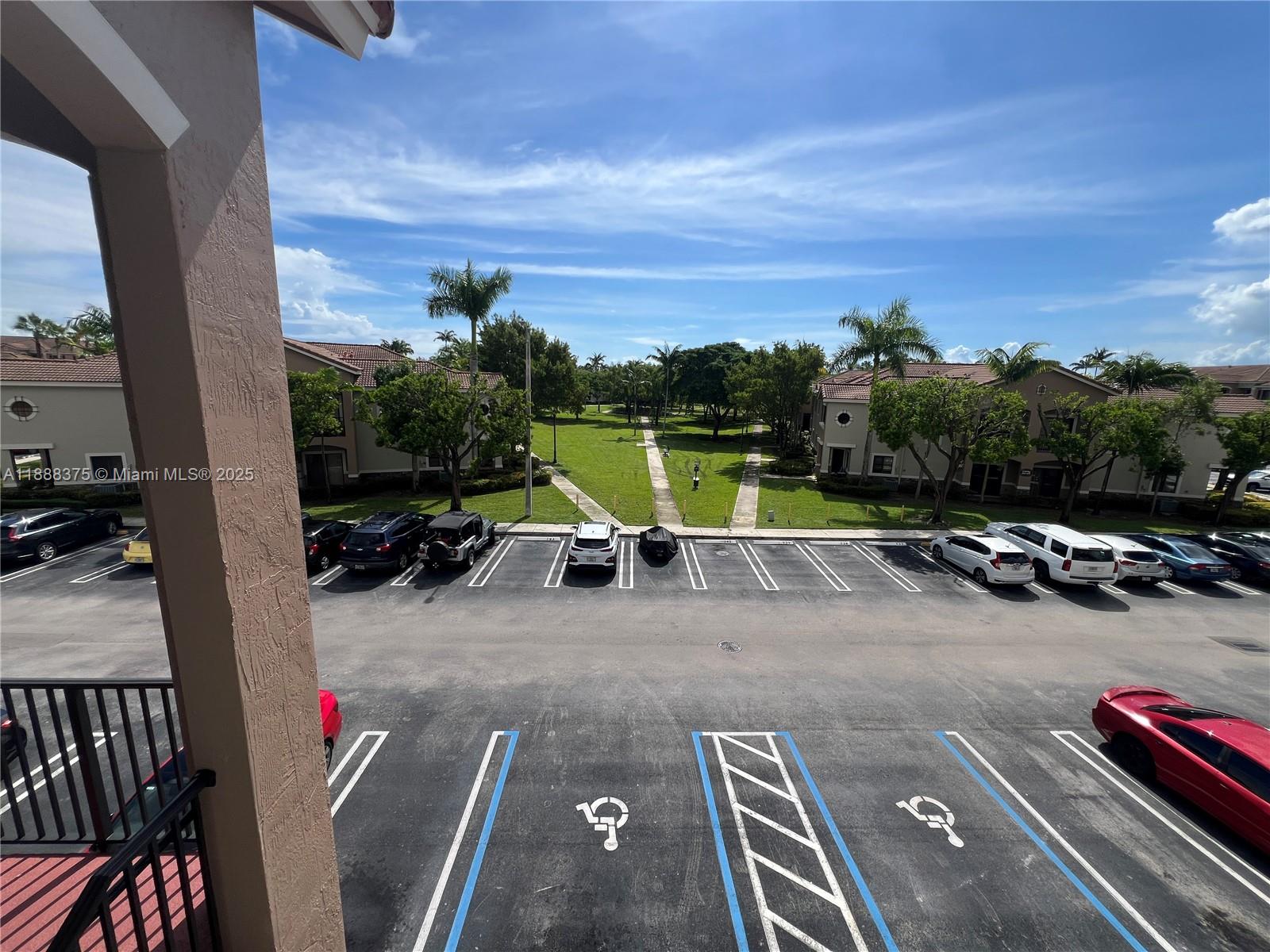 THE COURTS AT BAYSHORE II - Residential Lease
