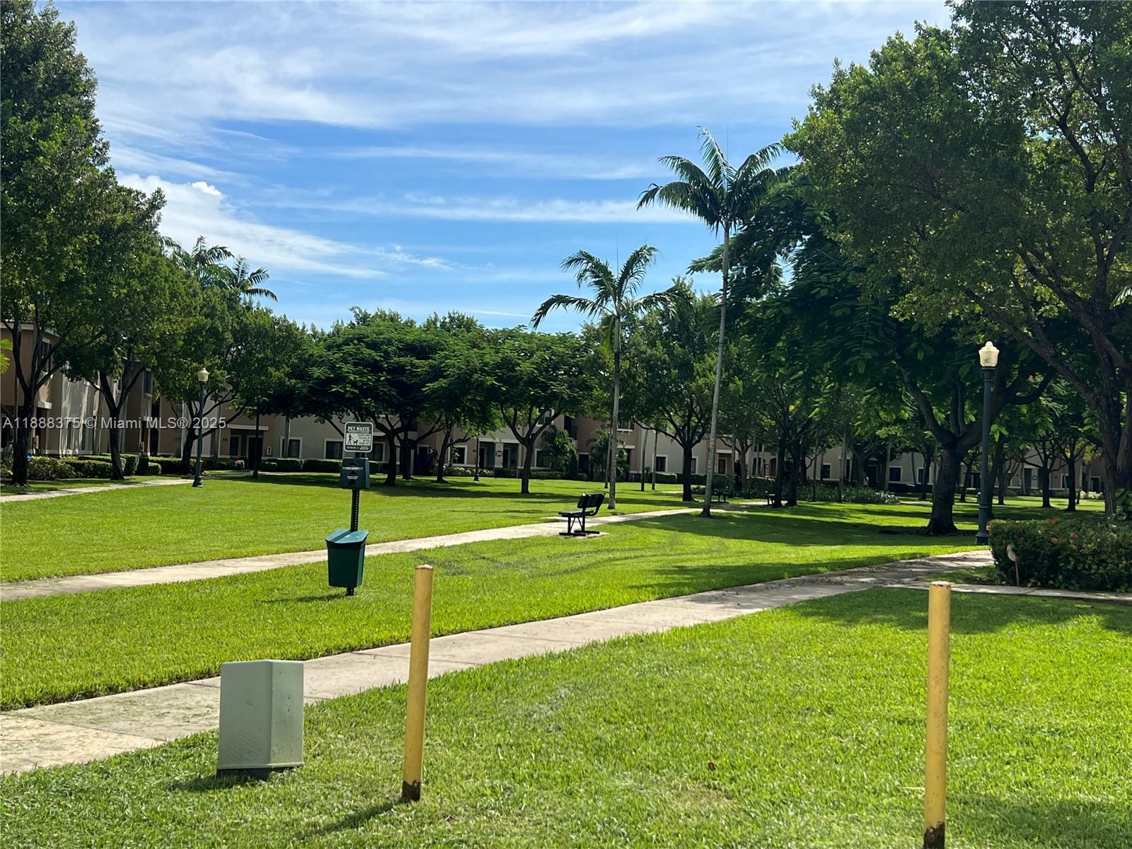 THE COURTS AT BAYSHORE II - Residential Lease