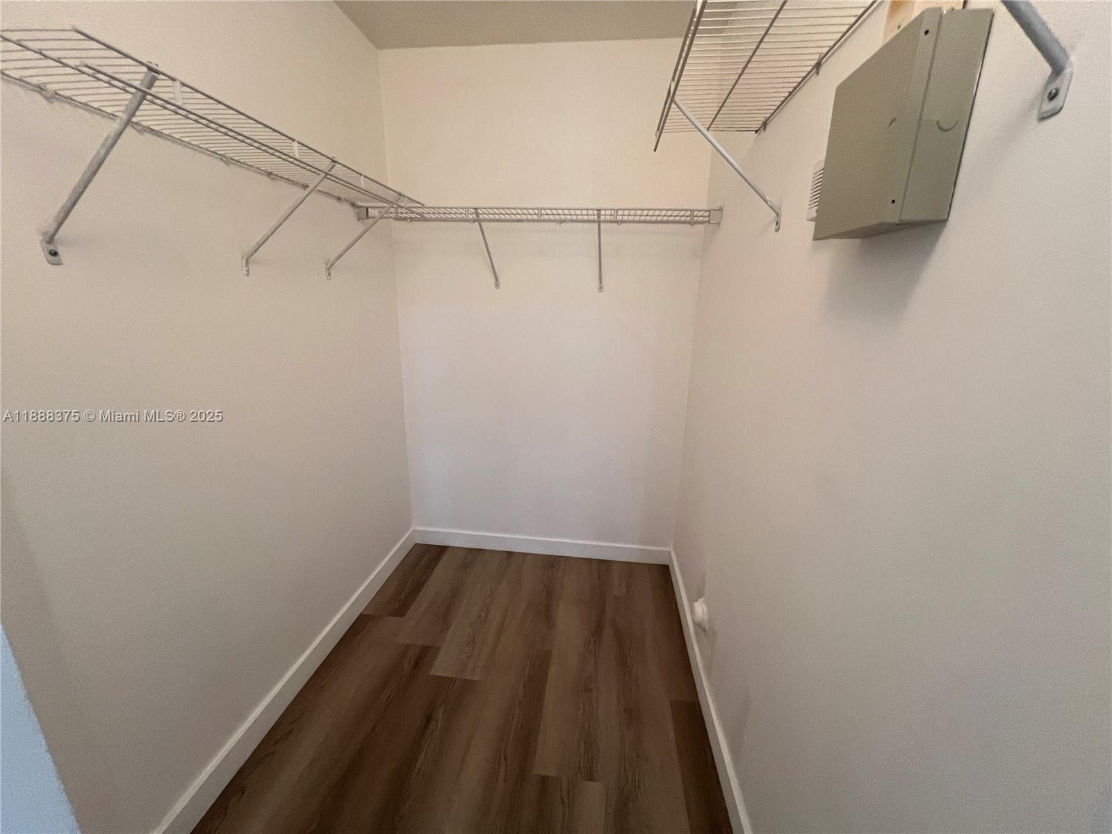 THE COURTS AT BAYSHORE II - Residential Lease