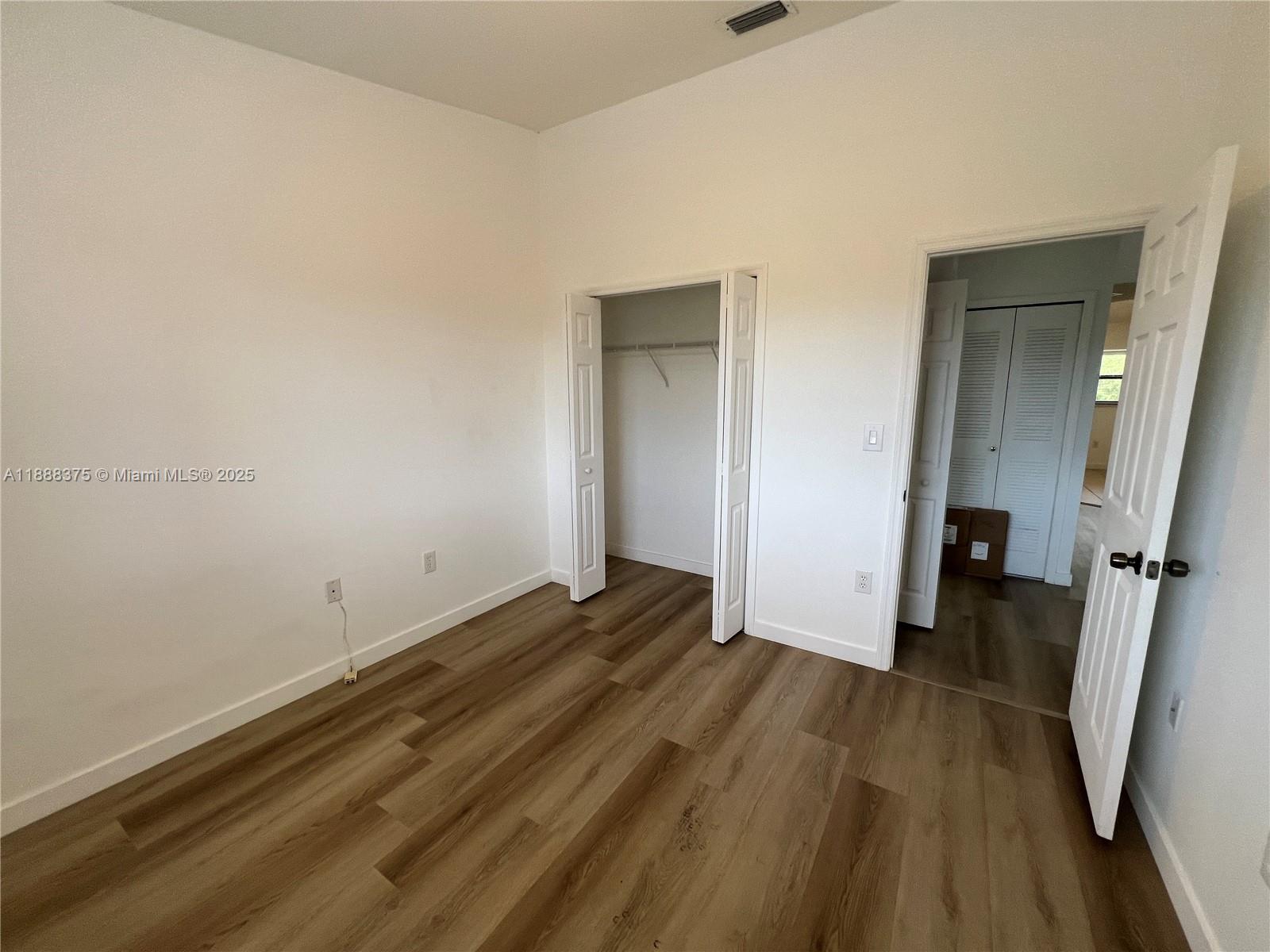 THE COURTS AT BAYSHORE II - Residential Lease