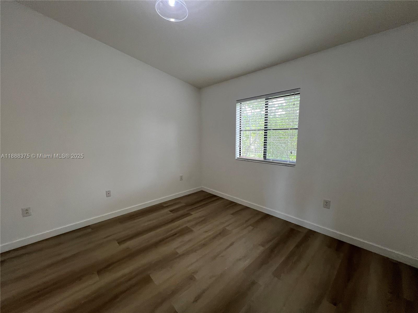 THE COURTS AT BAYSHORE II - Residential Lease