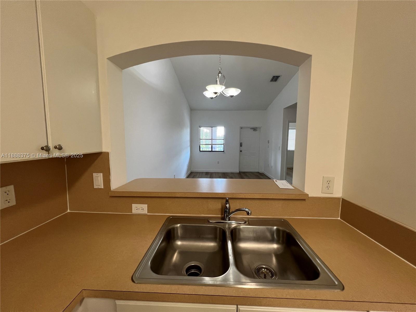 THE COURTS AT BAYSHORE II - Residential Lease
