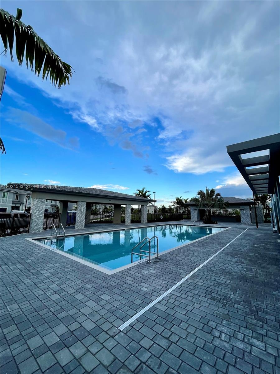MIAMI LAND AND DEVELOPMEN - Residential Lease