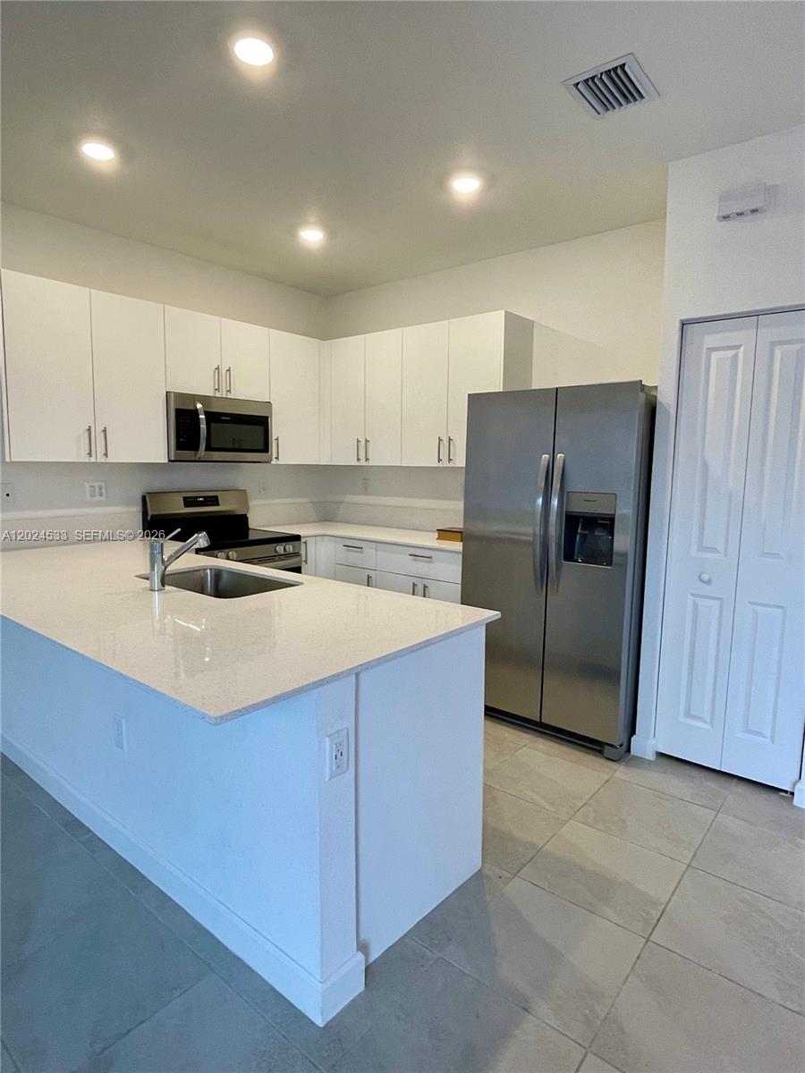 MIAMI LAND AND DEVELOPMEN - Residential Lease