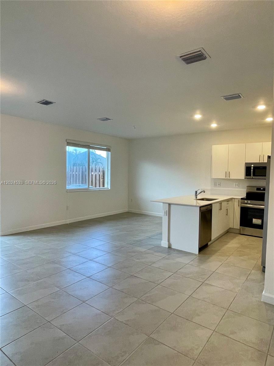 MIAMI LAND AND DEVELOPMEN - Residential Lease
