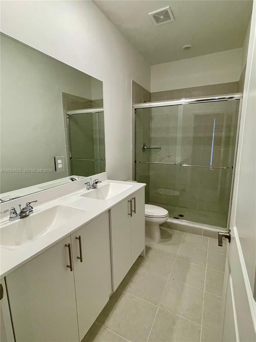 MIAMI LAND AND DEVELOPMEN - Residential Lease