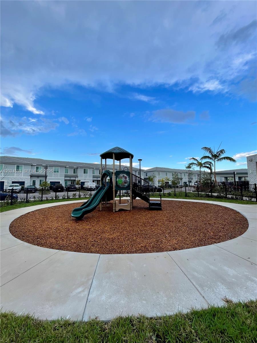 MIAMI LAND AND DEVELOPMEN - Residential Lease