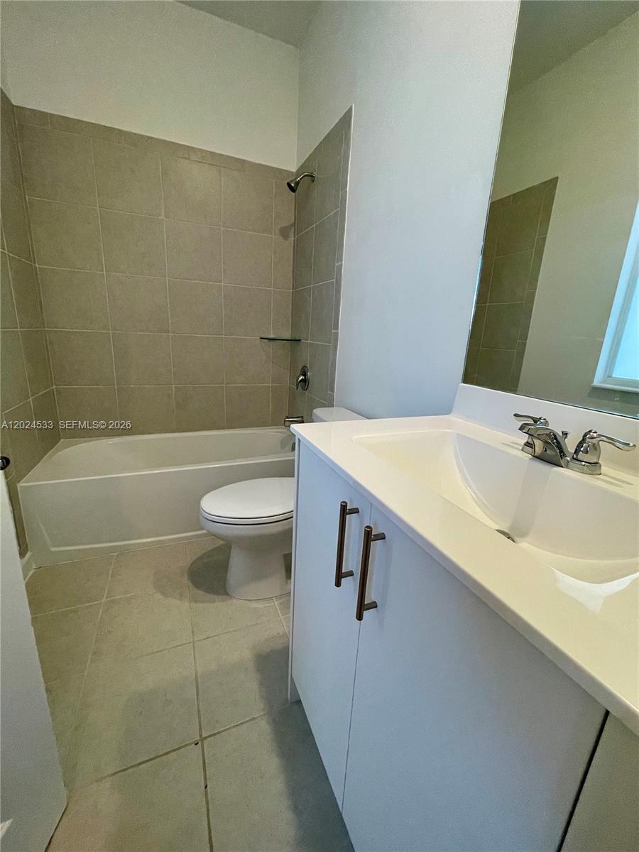 MIAMI LAND AND DEVELOPMEN - Residential Lease