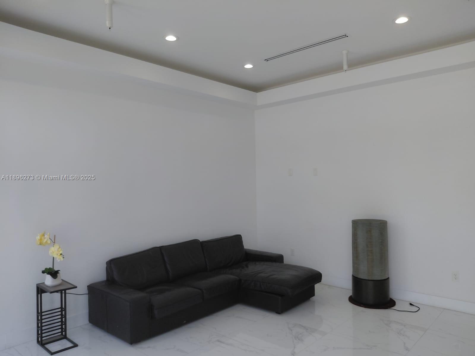 View photos, virtual tours, details... 10450 NW 33rd St 406
