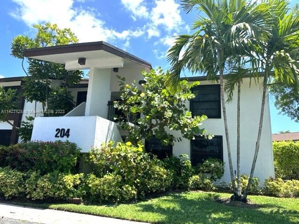 Photo of 204 Lake Pointe Dr #108, Oakland Park, FL 33309 (MLS # A11422128)
