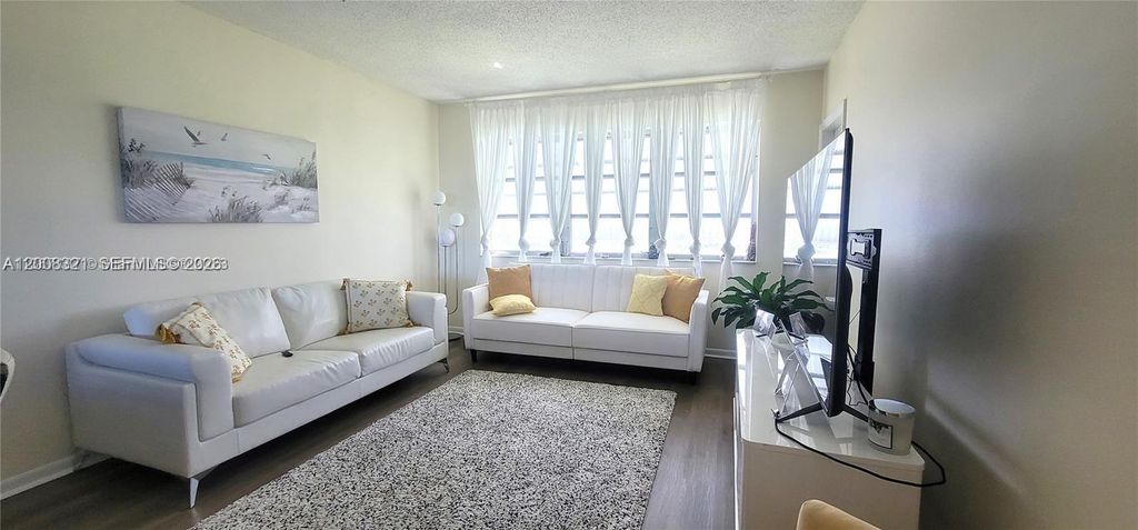 Photo of 2200 Park Ln #302, Hollywood, FL 33021 (MLS # A12008321)