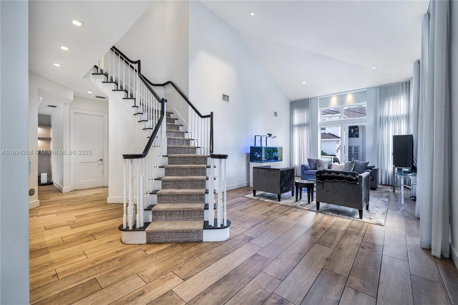 AVENTURA ESTATES - Residential