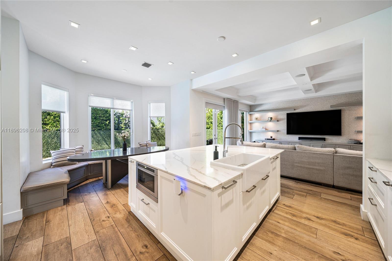 AVENTURA ESTATES - Residential