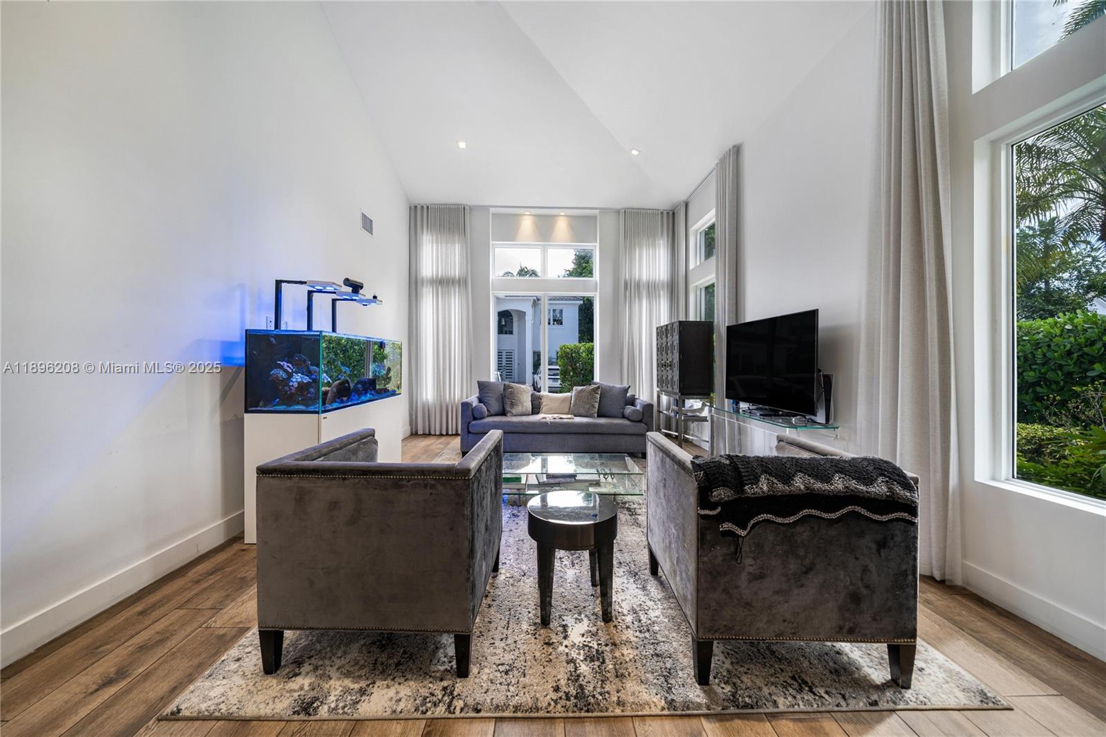 AVENTURA ESTATES - Residential