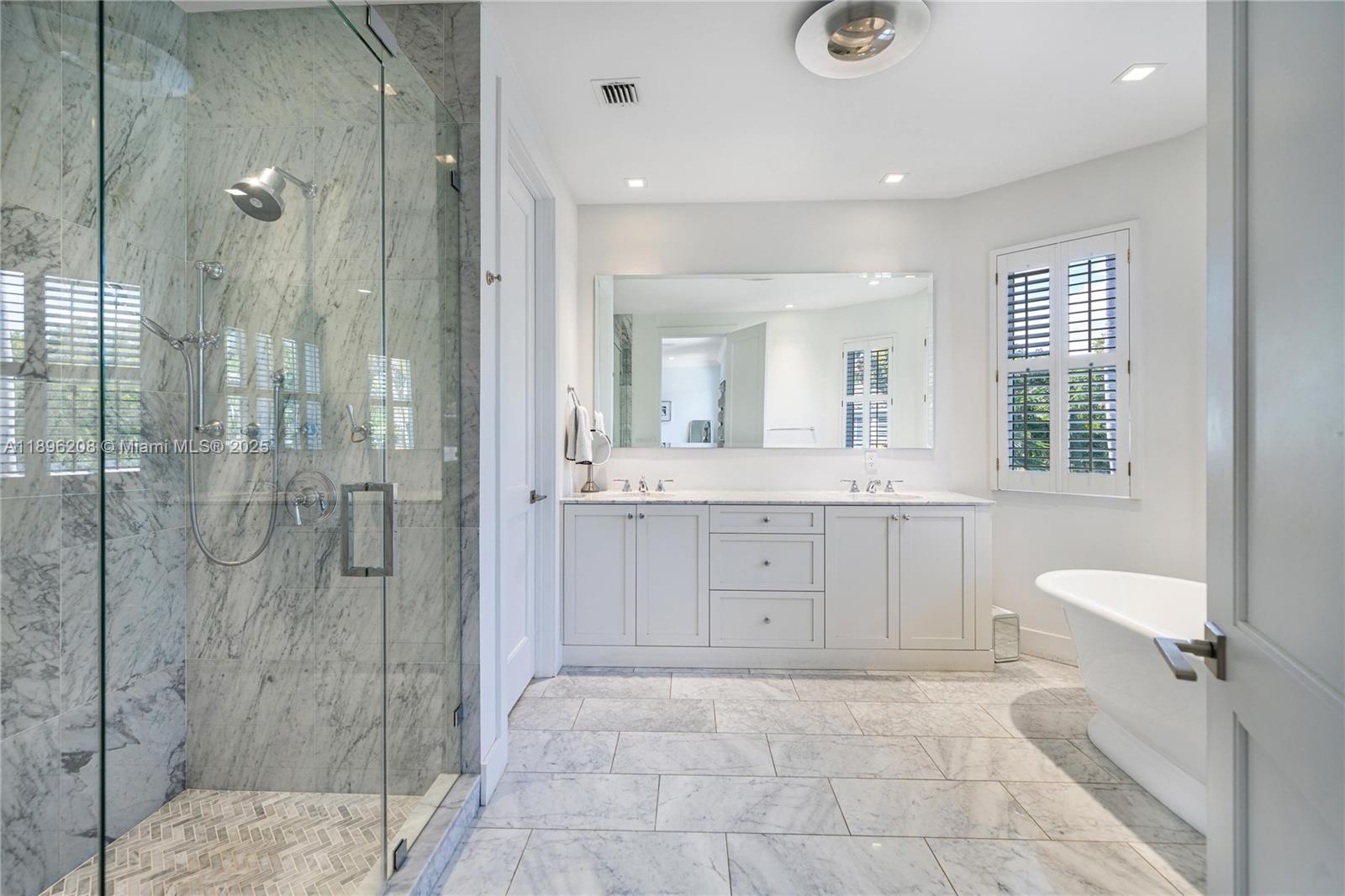 AVENTURA ESTATES - Residential