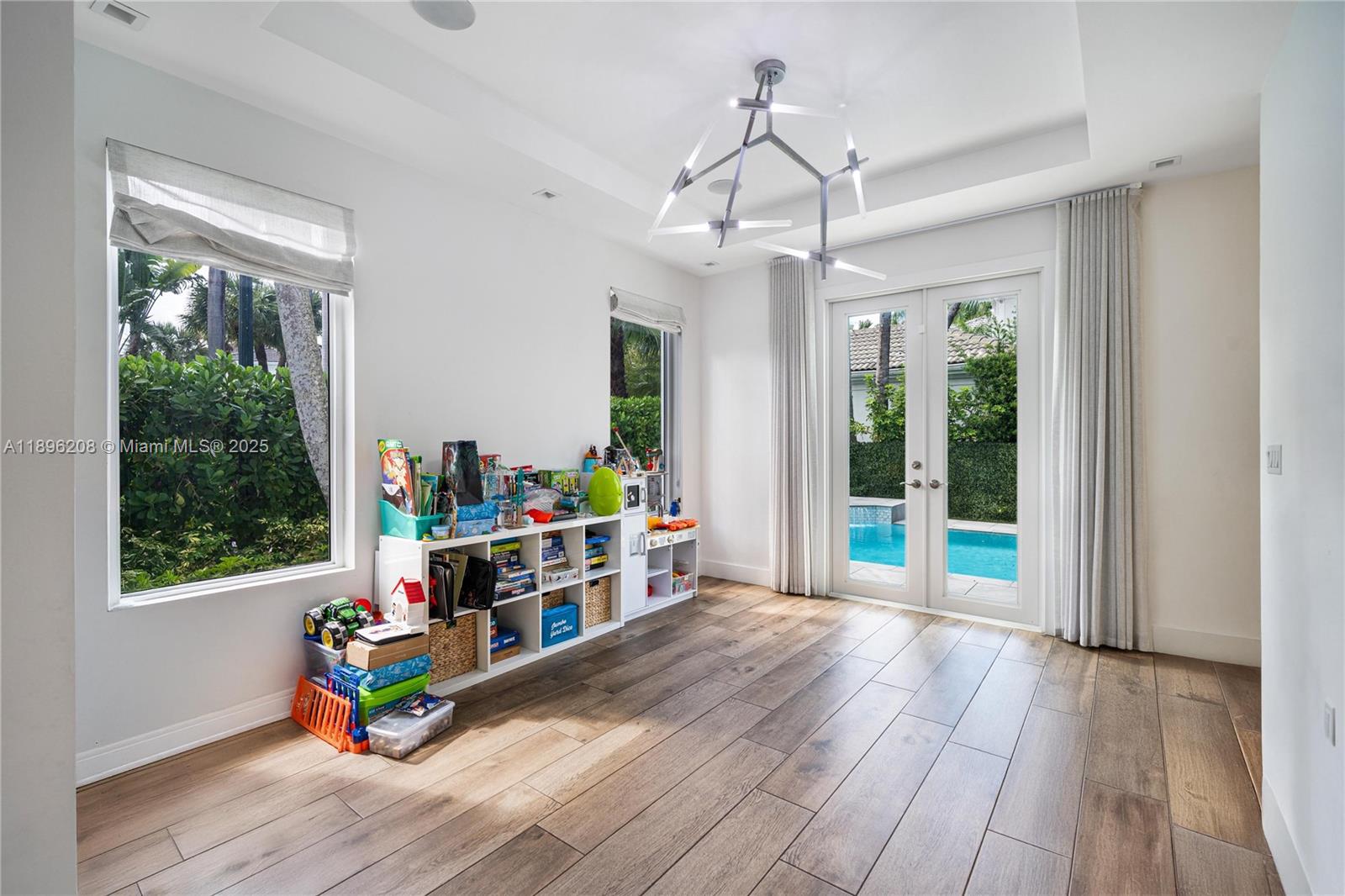 AVENTURA ESTATES - Residential