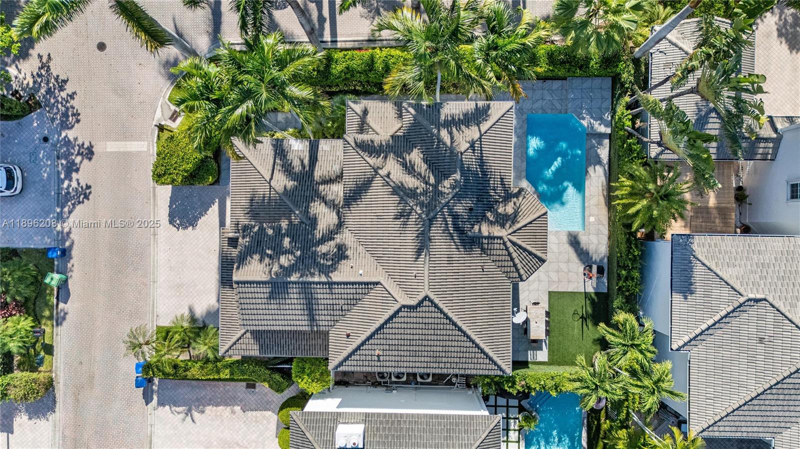 AVENTURA ESTATES - Residential