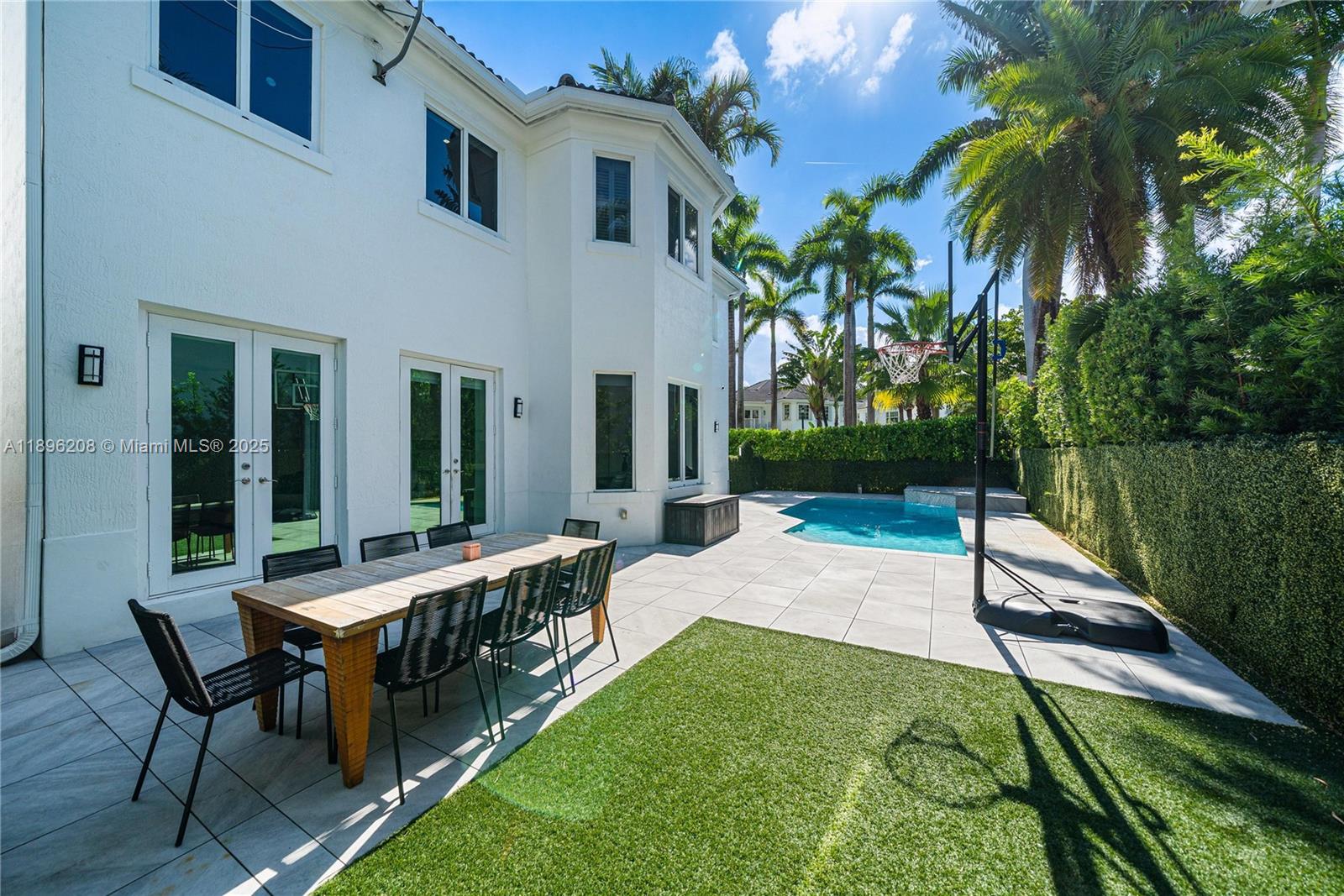 AVENTURA ESTATES - Residential