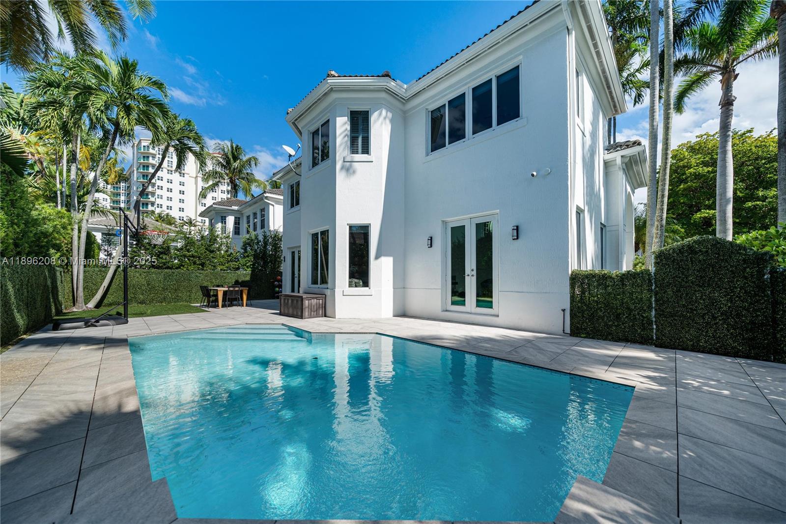 AVENTURA ESTATES - Residential