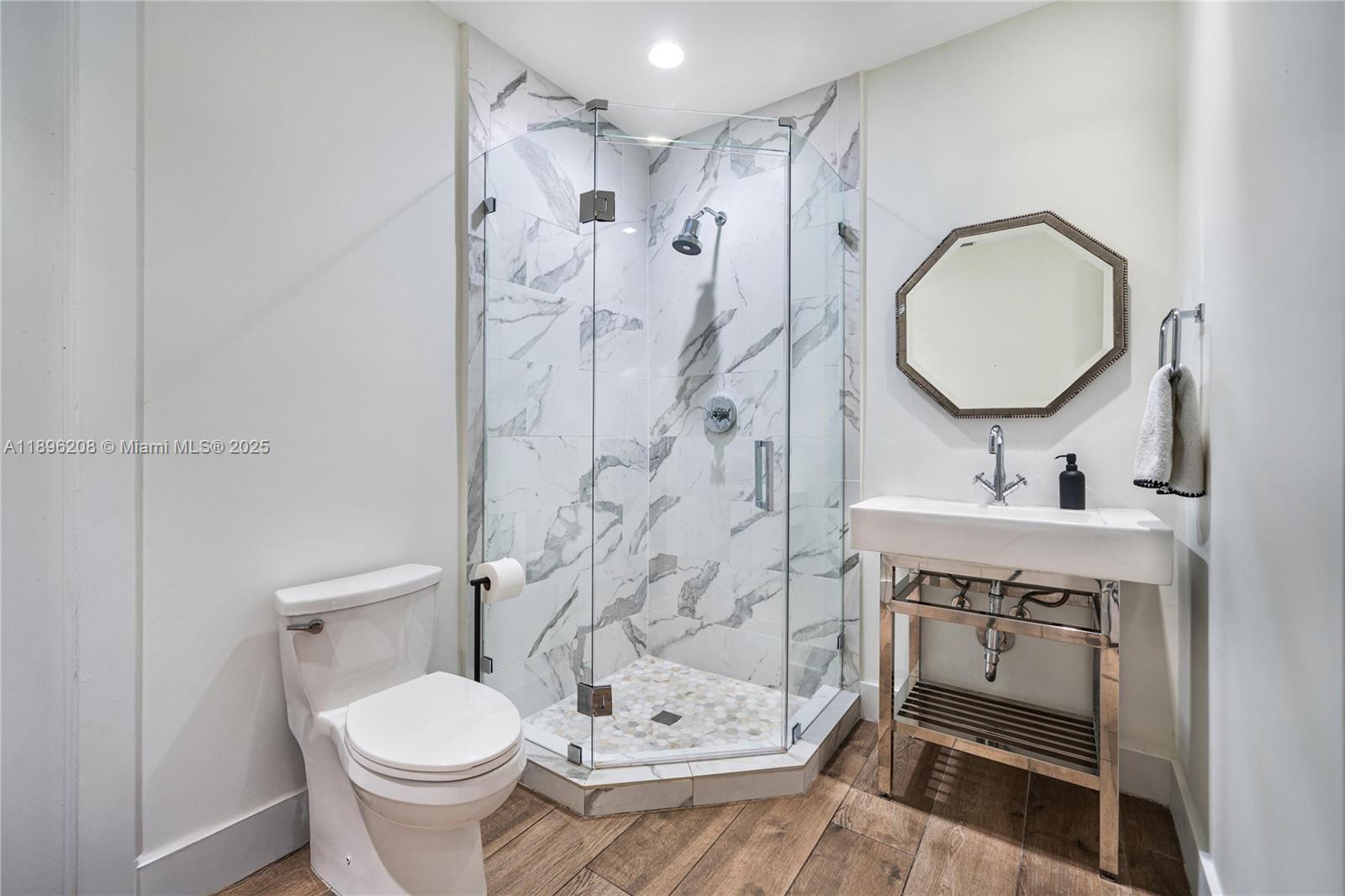 AVENTURA ESTATES - Residential