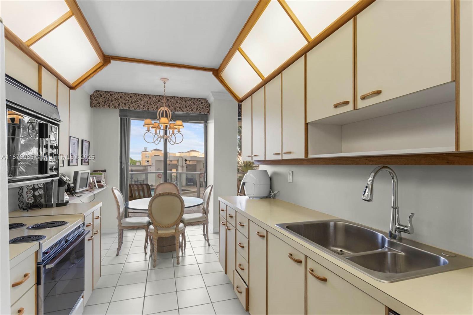 MARINA TOWER CONDO - Residential