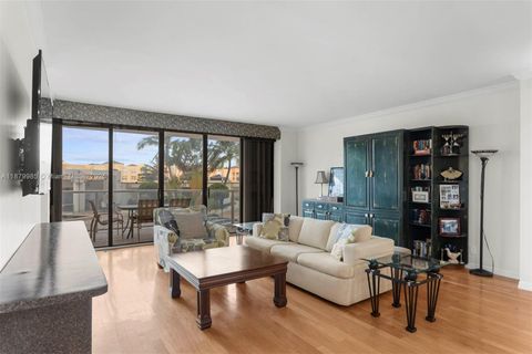 Photo of 19500 Turnberry Way #3C, Aventura, FL 33180 (MLS # A11879985)